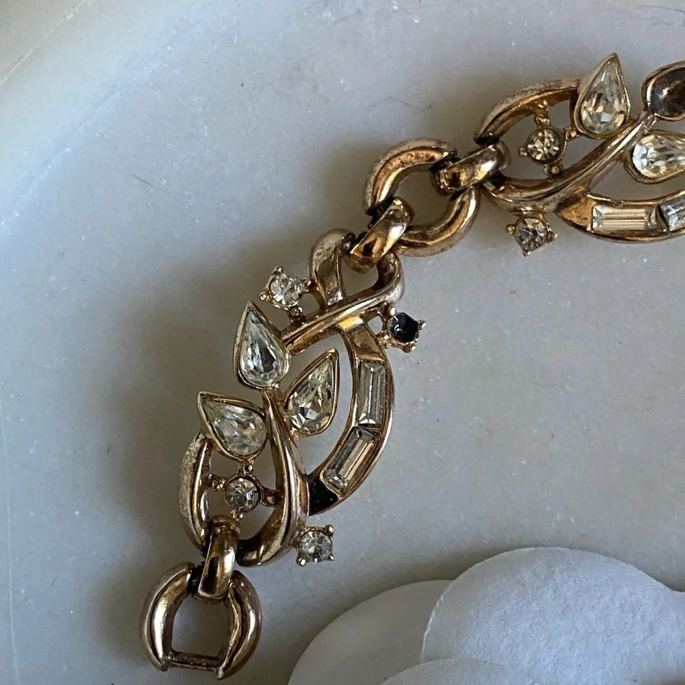 𝅺breathtaking vintage Trifari gold tone bracelet_5